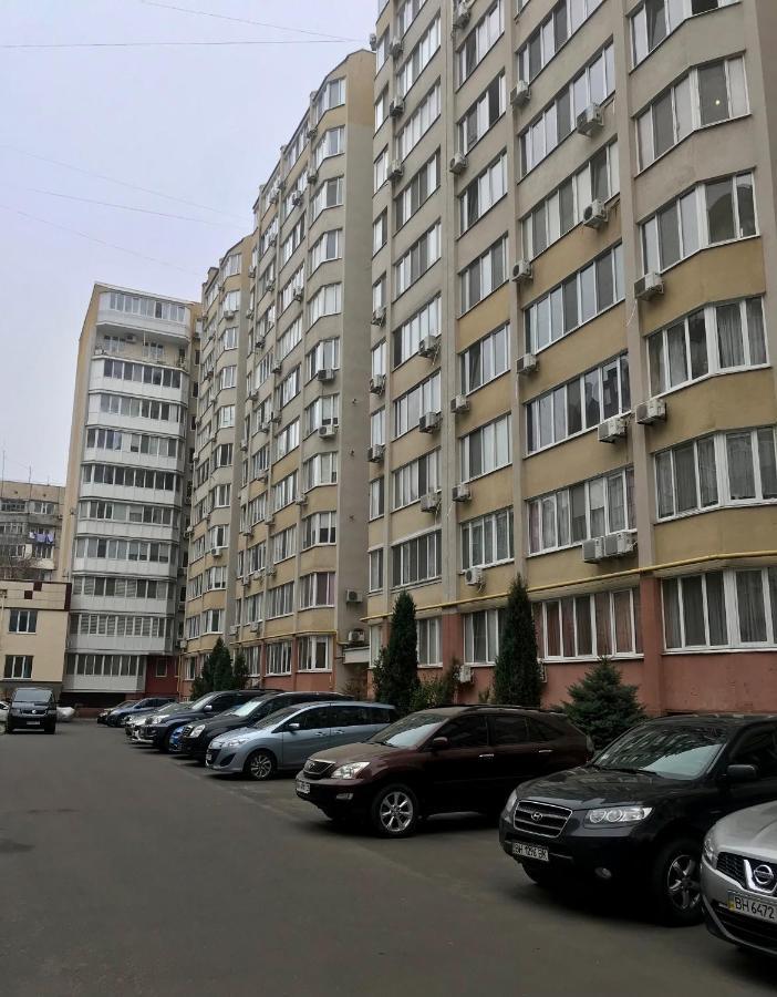 Apartments & Vernissage On Kostandi Street Одесса Экстерьер фото
